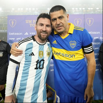 El emotivo posteo de Messi tras las despedidas de Maxi Rodríguez y Juan Román Riquelme: "Dos noches espectaculares"