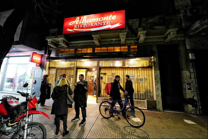 La fachada de Albamonte, en Chacarita. Foto: Martín Bonetto.