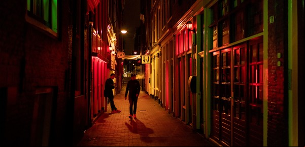 Ámsterdam trata de atenuar el brillo de su Barrio Rojo