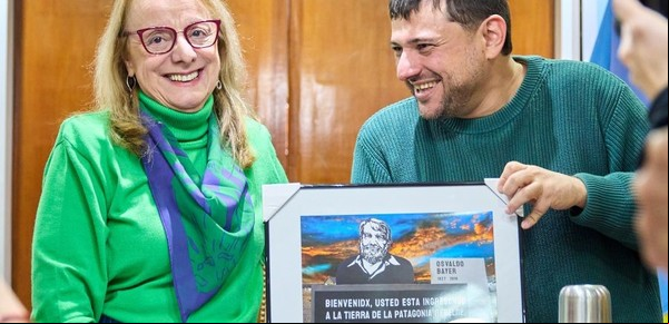 Mientras Malena Galmarini dijo que "votar a Juan Grabois es tirar el voto", Alicia Kirchner recibió en Santa Cruz al candidato paralelo del oficialismo