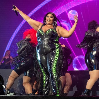 Denuncian a Lizzo: todas las acusaciones de acoso sexual y laboral contra la cantante y cómo sigue el caso