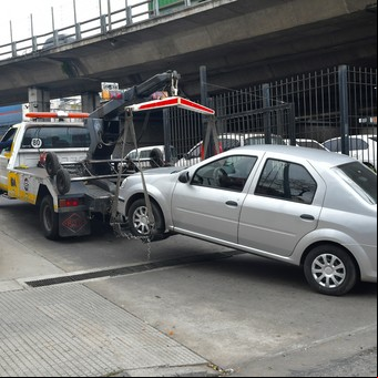 Las grúas porteñas se llevan menos autos mientras se espera una nueva licitación