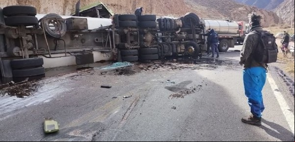 Cerraron el paso internacional Cristo Redentor por un choque fatal entre dos camiones