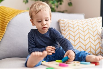 Qué impacto psicológico tiene ser hijo único según expertos en salud mental         