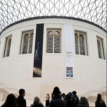 Después de las denuncias por robo y daño de piezas, renunció el director del Museo Británico