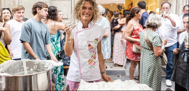 Maru Botana abrió su primer local en Barcelona: vende desde tortas hasta sándwiches de milanesa
