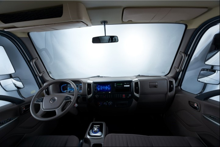 La calidad percibida del interior es muy buena. El volante puede regularse en altura y profundidad y las butacas son ergonómicas.