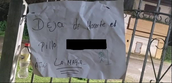 Amenaza contra el director del penal de Ezeiza, donde están detenidos Los Monos: tiraron balazos y le dejaron un cartel intimidatorio