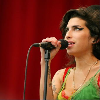 Furor por Amy Winehouse: sus músicos armaron una banda tributo y llenan teatros en todo el mundo
