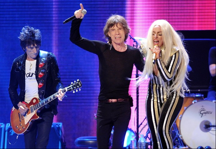 Lady Gaga y los Stones. Ella viene de colaborar con Elton John y con Metallica.