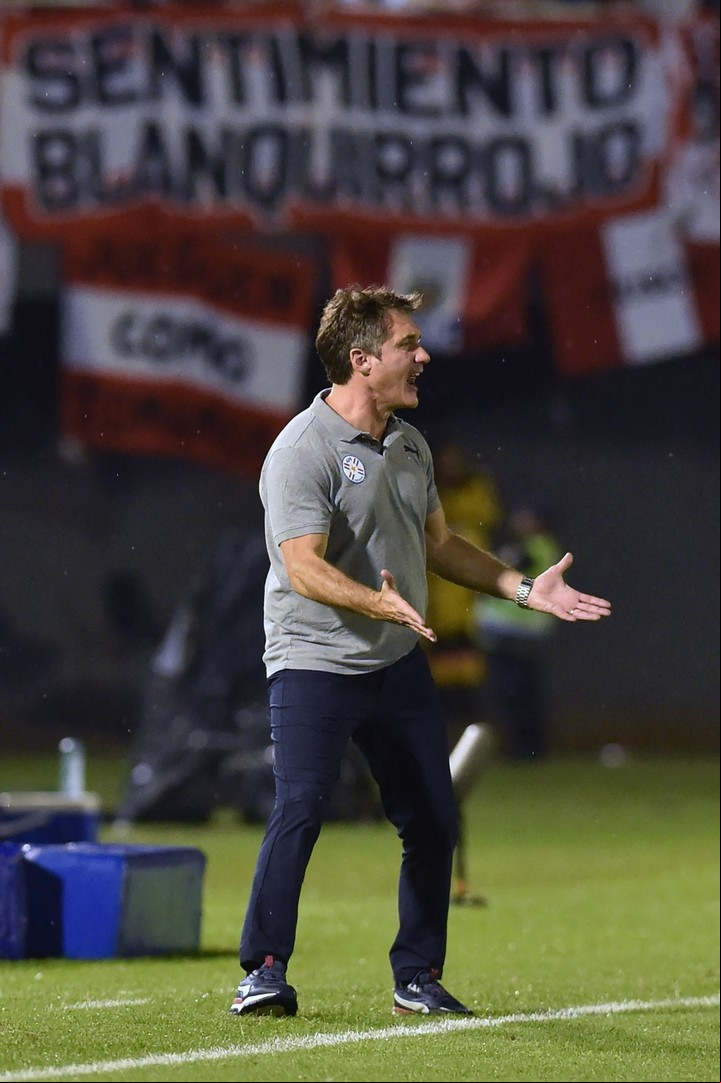 Guillermo Barros Schelotto y lo que viene: visita a la Argentina y local ante Bolivia. Foto: NORBERTO DUARTE / AFP.