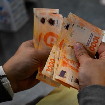 Sueldos: cómo terminan 2024 en la carrera con la inflación y qué aumentos prevén las empresas para 2025
