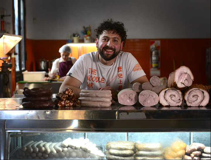 José Juárroz en su local de Villa Crespo. Foto: Ariel Grinberg