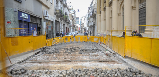 Obras en el Casco histórico: cortes de calles que van y vienen, demoras y quejas de los más perjudicados