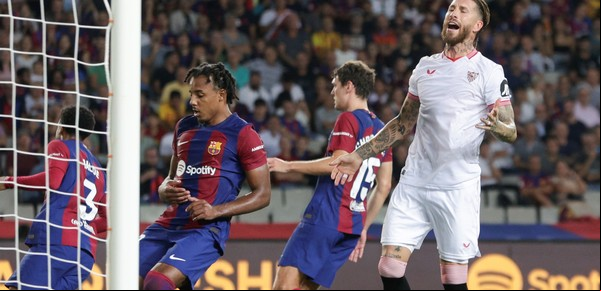 Sergio Ramos nunca imaginó que ese niño que le daba la mano para salir al campo hoy le haría marcar un gol en contra