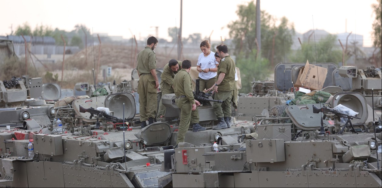Los rehenes tomados por Hamas estarían por todo Gaza y se complica la respuesta de Israel al mortal ataque del sábado