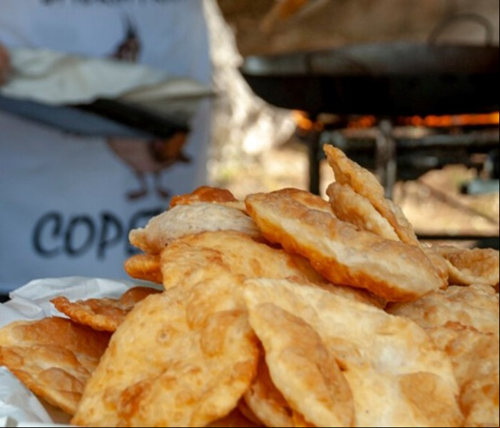 La torta frita se come en cada rincón de la Argentina. Foto: Fiesta del Mate y la Torta Frita.