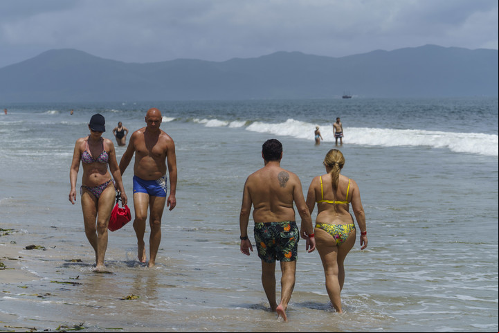 Turistas en Florianópolis, el verano pasado. Foto Andrés D'Elía / Archivo