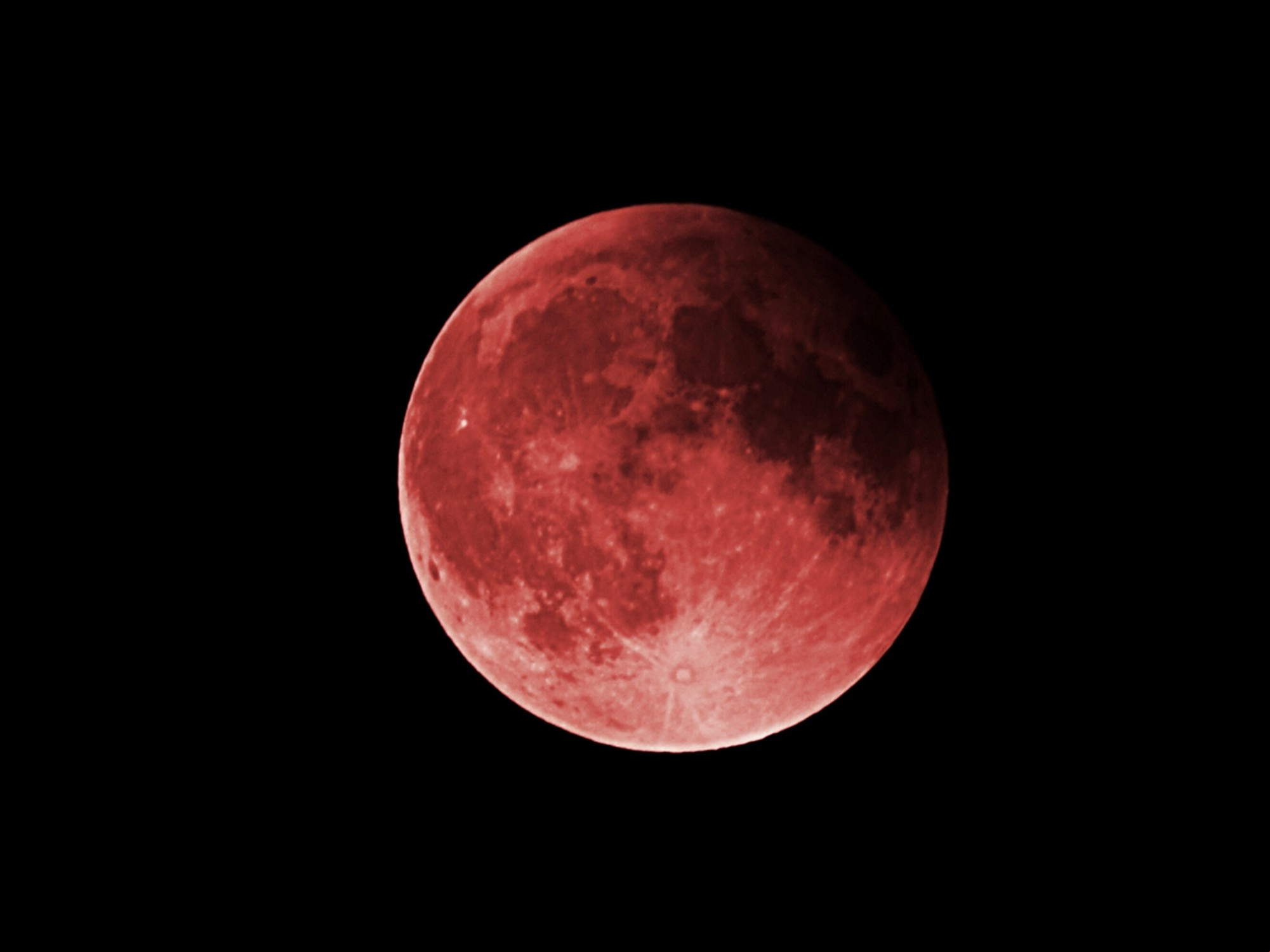 Este primer eclipse lunar total de 2025 se verá en la noche del 13 al 14 de marzo 2025. Foto: Shutterstock