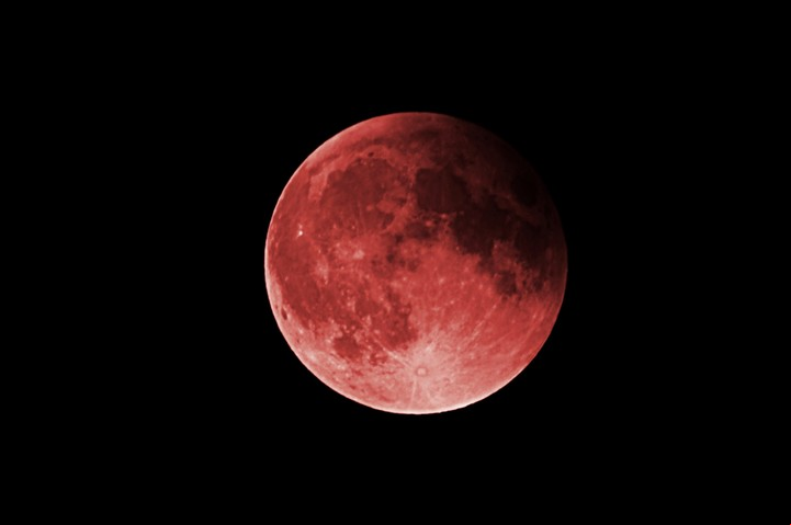 Este tipo de eclipse puede durar hasta más de una hora, lo que permite capturar fotografías con mayor calma. Foto: Shutterstock.