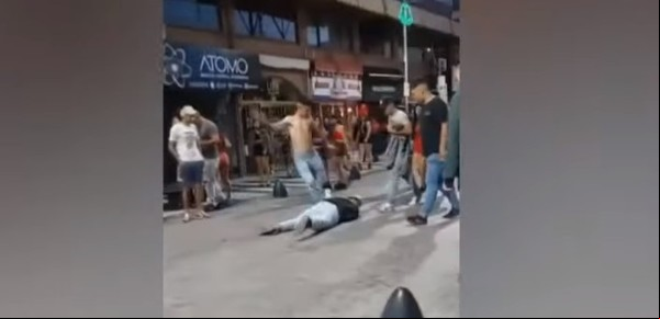 Video: identifican al joven que le dio una brutal patada en la cabeza a un adolescente de 16 años a la salida de un boliche