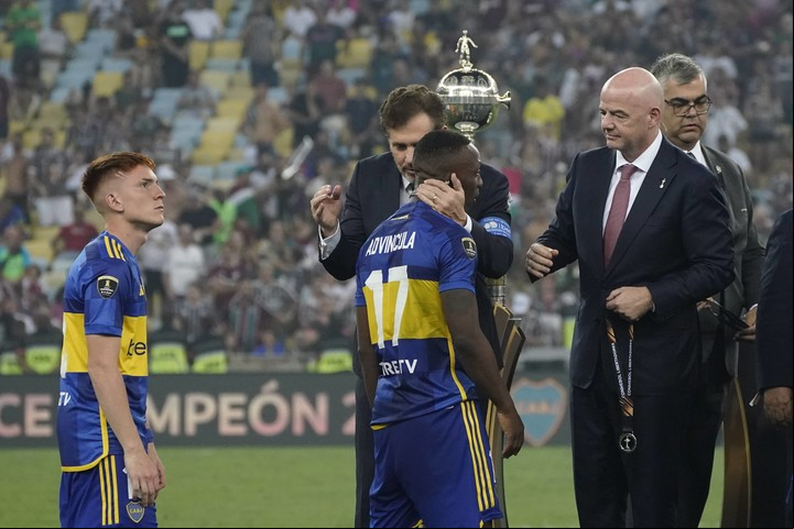 Gianni Infantino y Alejandro Domínguez entregaron las medallas a los finalistas.(Fernando de la Orden / Enviado Especial)