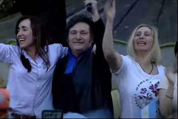 Elecciones 2023, EN VIVO: "Massa lleva casi 23 años dando vueltas por el sector público", dijo Javier Milei, de caravana por Ramos Mejía