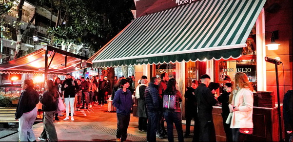 Cómo es por dentro Don Julio, la mejor parrilla del mundo que está en la guía Michelin