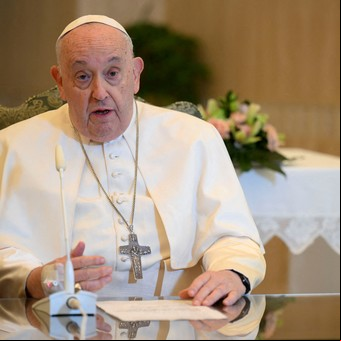 Vía endovenosa, antibióticos y agenda reducida: la salud del papa Francisco otra vez bajo la lupa