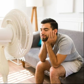 Trucos para que el aire del ventilador salga frío