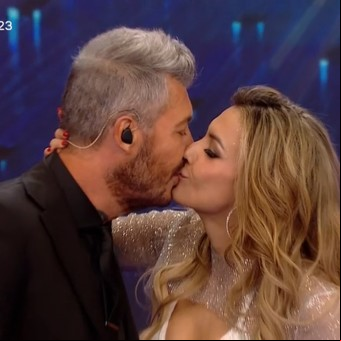 El apasionado beso de Marcelo Tinelli y Milett Figueroa tras los rumores de crisis