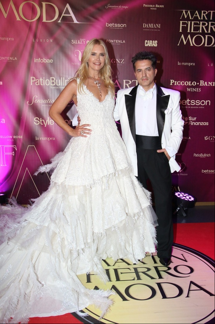 Valeria Mazza y Ángel de Brito, los conductores de los Martín Fierro de la Moda. Foto: Movilpress.