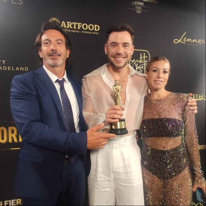 José Núñez junto a Fer Dente en los Martín Fierro Latino. Foto: Instagram