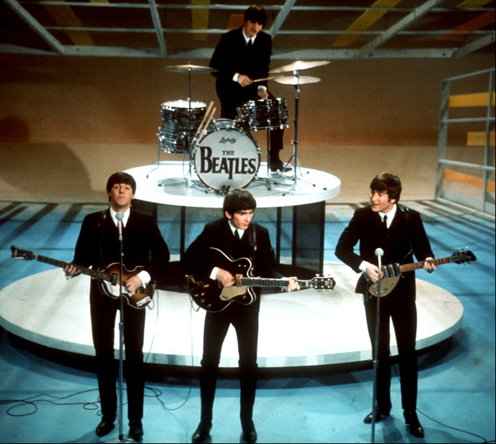 Los Beatles en el célebre programa televisivo "The Ed Sullivan Show", en febrero de 1964.