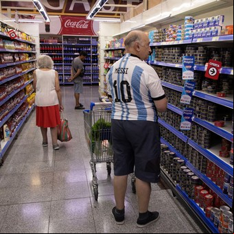 ¿Ya estamos en recesión? La economía caería hasta un 6% en el primer trimestre por la baja del consumo 
