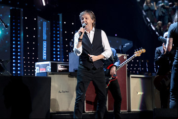 El "maracanazo" de Paul McCartney: a pesar del calor agobiante, hizo vibrar el estadio de Río de Janeiro y prometió volver
