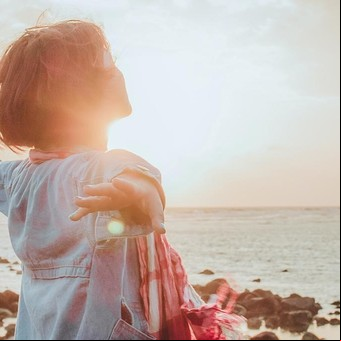 Cómo aplicar los principios de la filosofía estoica para enfrentar los desafíos cotidianos
