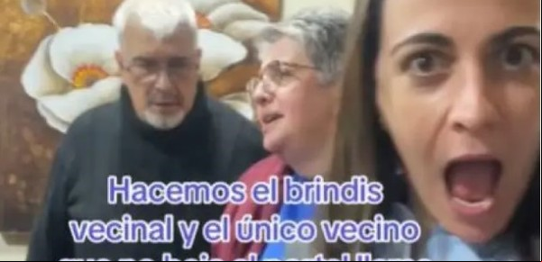 El brindis navideño en el edificio acabó con la visita de la policía: "Ya sabemos quién la llamó"