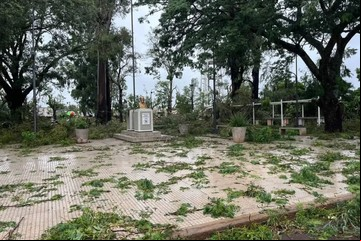 "Tenemos la ciudad destruida", angustia en Bella Vista tras el paso de un tornado que voló techos en todo Corrientes