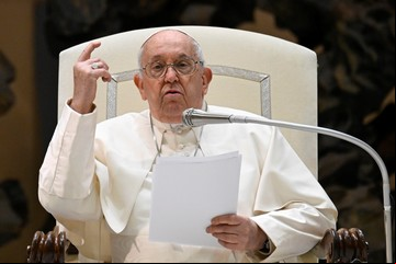Echan de la Iglesia a un sacerdote italiano que llamó "usurpador" al Papa Francisco