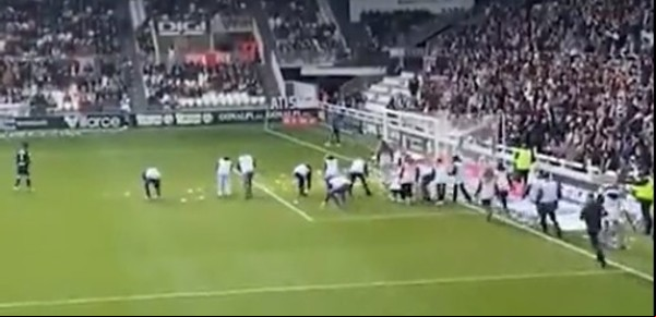 Abuchearon durante un partido a un empresario argentino de medios que compró un club español