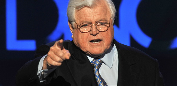 Ted Kennedy, un político "maldito", rodeado y perseguido por la muerte