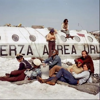 La sociedad de la nieve: a pesar de basarse en una tragedia, los chicos festejan sus cumpleaños con esa temática
