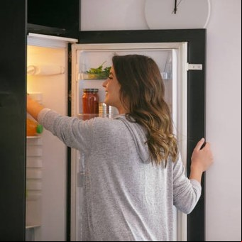 La cena que una nutricionista evita y por qué no la recomienda