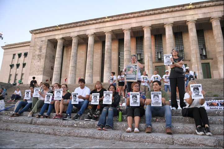 El reclamo de justicia por Fernando Báez Sosa en las escalinatas de la Facultad de Derecho. Foto Telam