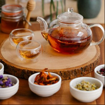 El té recomendado por Harvard que promete frenar el envejecimiento y prolongar la vida   
