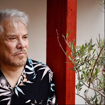 Arnaldo André sigue muy activo a los 80 años, haciendo teatro y dirigiendo cine: “Siempre hay que volver a empezar”