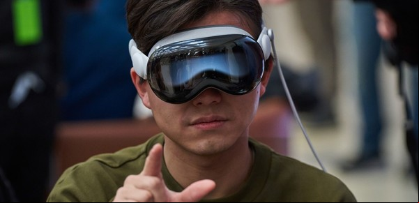 Furor por el lanzamiento de Vision Pro, los primeros lentes de realidad mixta de Apple: así funcionan