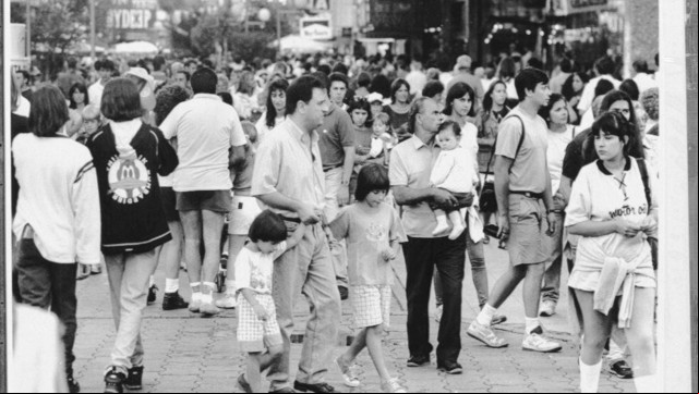 La peatonal San Martín, en 1995. Foto Archivo