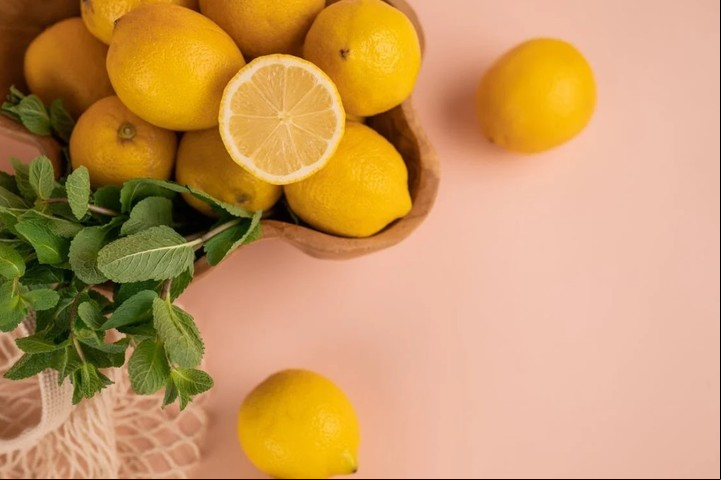 El limón es una excelente fuente de vitamina C Foto Pexels.